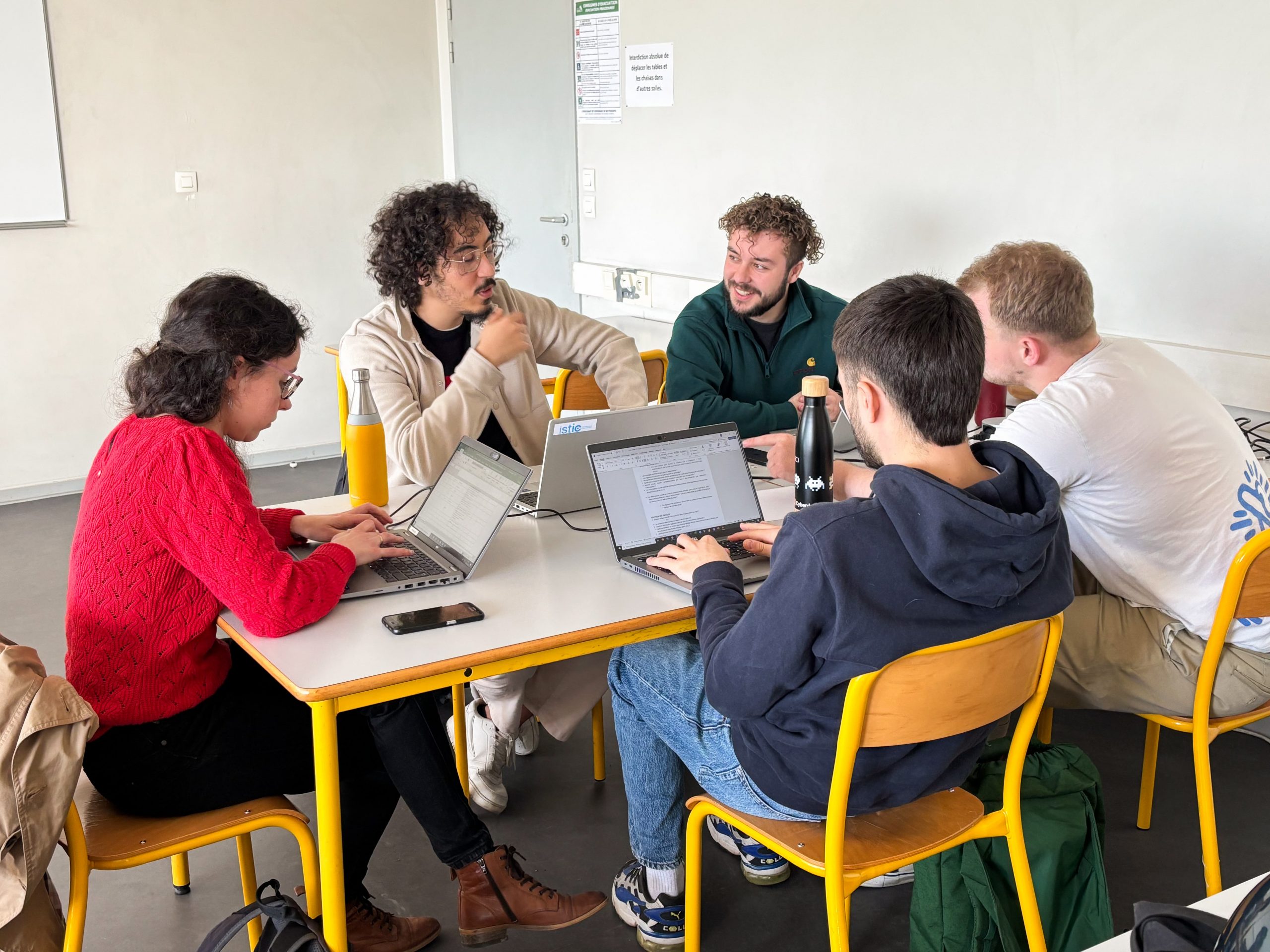 Les étudiants durant l'exercice